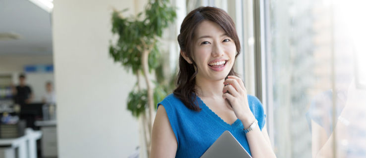 笑顔の女性